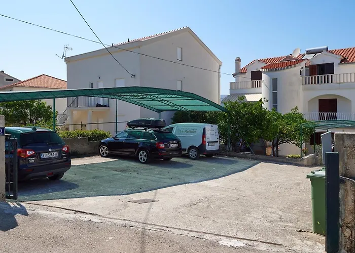 Appartement By The Sea Okrug Gornji, Ciovo - 9693 *